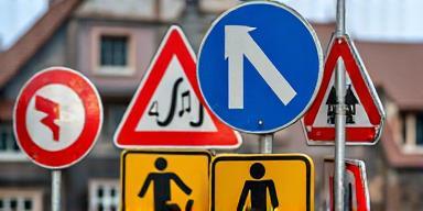 Straßenschilder Österreich